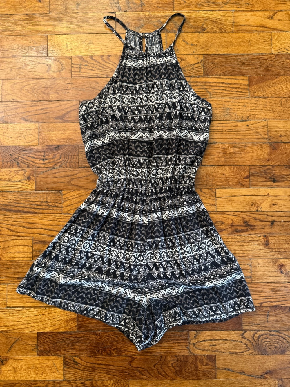 Hollister Juniors Black & White Boho Tribal
Keyhole Halter Romper - Junior’s S